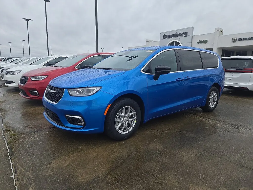2026 Chrysler Pacifica Select photo 1