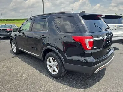 2017 Ford Explorer XLT 4WD photo 3