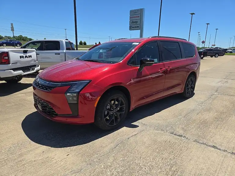 2027 Chrysler Pacifica Limited AWD's photo