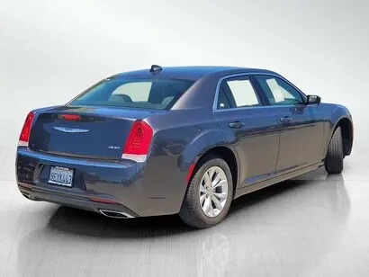 2023 Chrysler 300 Touring photo 4