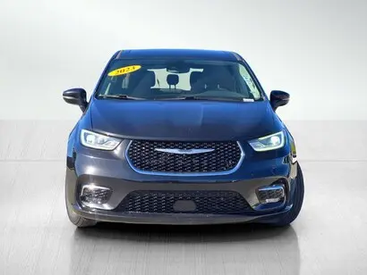 2023 Chrysler Pacifica Touring L photo 2