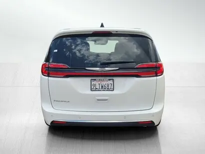 2025 Chrysler Pacifica Select photo 5