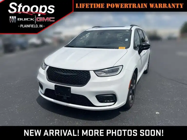 2025 Chrysler Pacifica Limited's photo