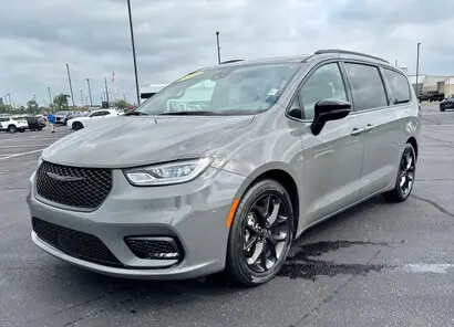 2025 Chrysler Pacifica Limited photo 3