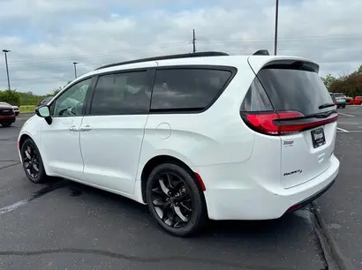 2025 Chrysler Pacifica Limited photo 5