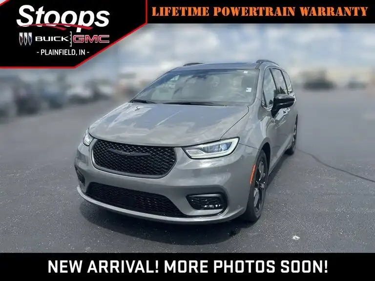 2025 Chrysler Pacifica Limited's photo