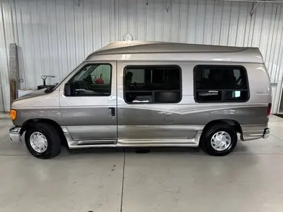 2003 Ford E-Series E-150 Van photo 2