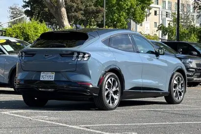 2023 Ford Mustang-Mach-e Premium photo 4