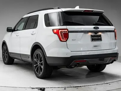 2017 Ford Explorer XLT FWD photo 3