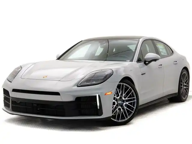 2025 Porsche Panamera 4 E-Hybrid's photo