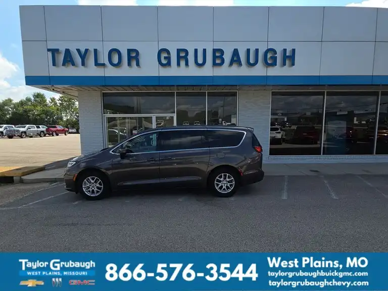 2023 Chrysler Pacifica Touring L's photo