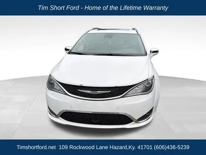 2018 Chrysler Pacifica Limited photo 2