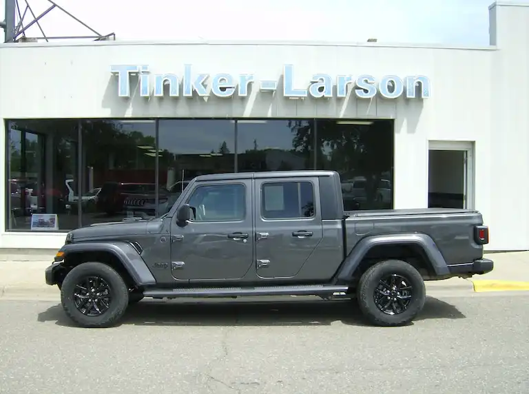 2022 Jeep Gladiator Sport S's photo