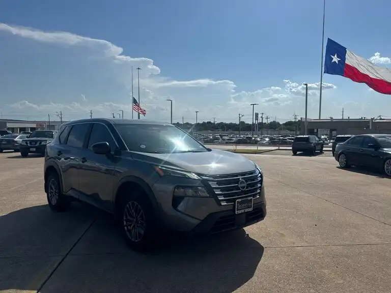 2026 Nissan Rogue S AWD's photo