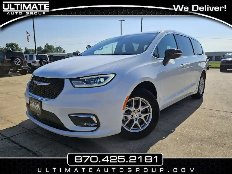 2024 Chrysler Pacifica Touring L's photo