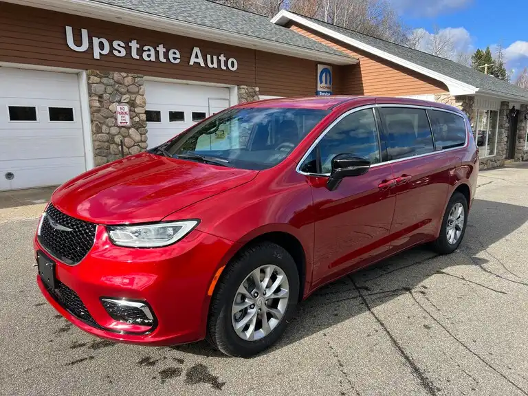 2026 Chrysler Pacifica Select AWD's photo