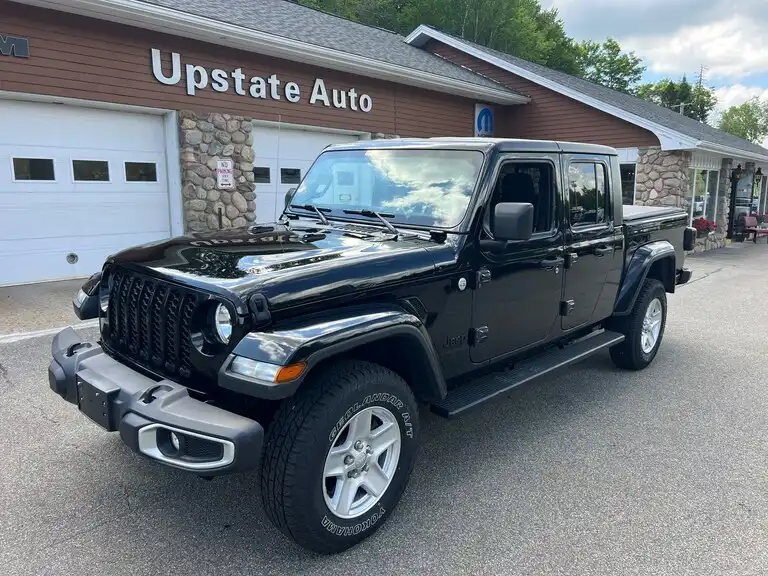 2021 Jeep Gladiator Sport S's photo