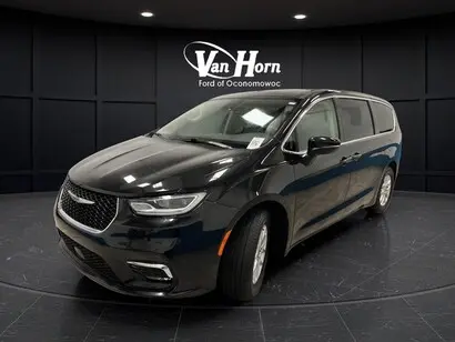 2023 Chrysler Pacifica Touring L photo 3