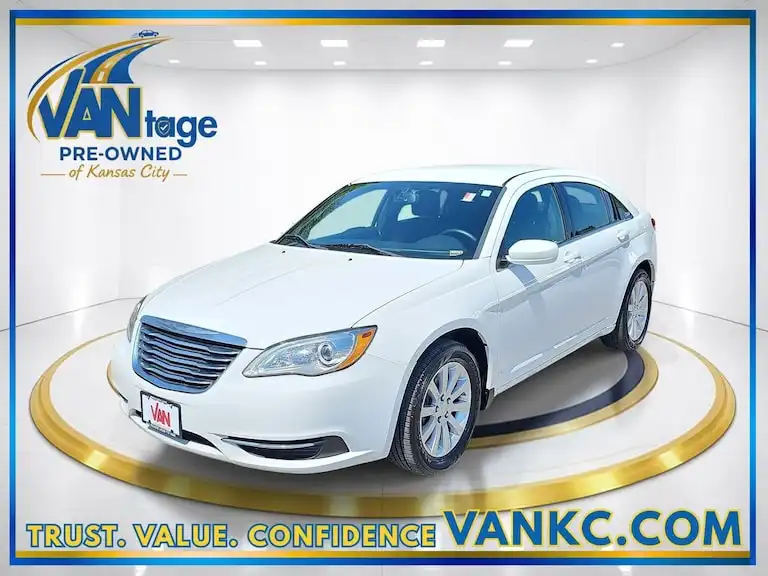 2014 Chrysler 200 Touring's photo
