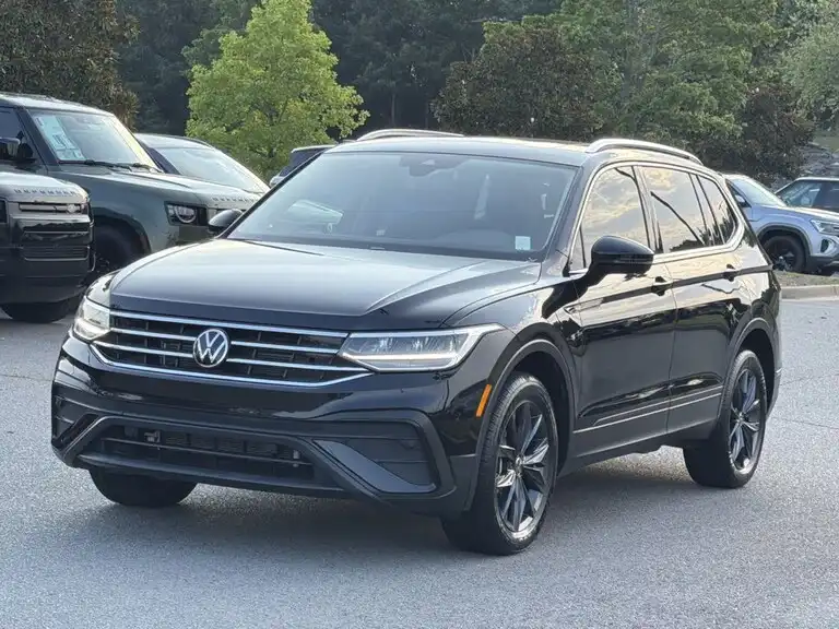 2023 Volkswagen Tiguan 2.0T SE's photo