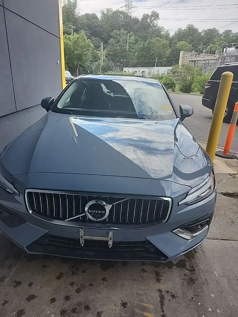 2022 Volvo S60 B5 Inscription's photo