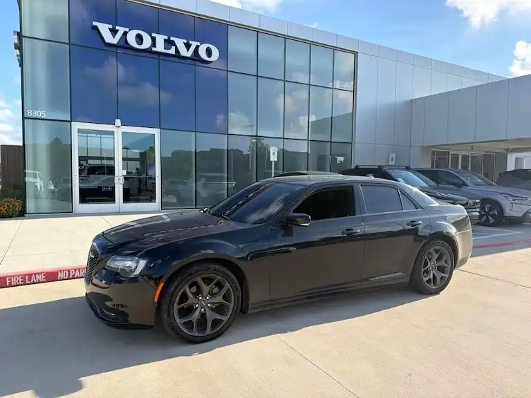 2022 Chrysler 300 S's photo