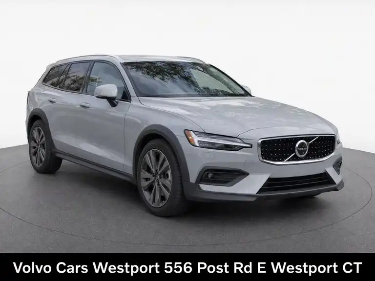 2025 Volvo V60 Cross Country B5 Plus AWD's photo