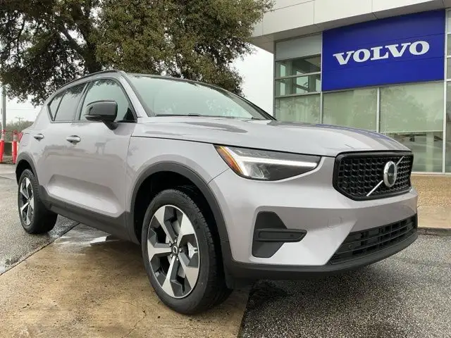 2026 Volvo XC40 B4 Core Dark FWD's photo