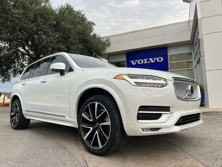 2023 Volvo XC90 B5 Plus 4WD's photo