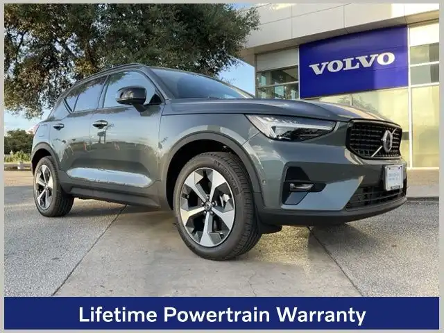 2026 Volvo XC40 B5 Plus Dark AWD's photo