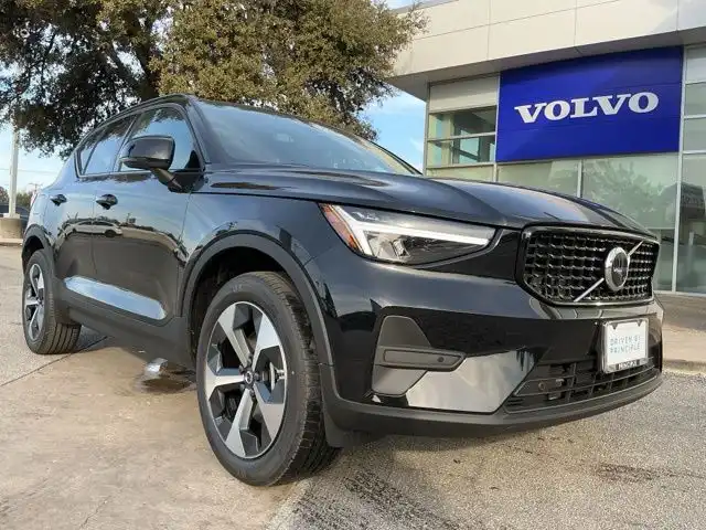 2026 Volvo XC40 B5 Core Dark AWD's photo