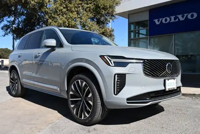 2026 Volvo XC90 B5 Core Bright AWD's photo