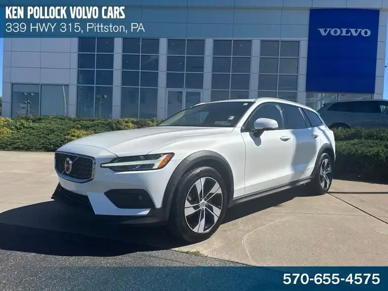2024 Volvo V60 Cross Country B5 Plus AWD's photo