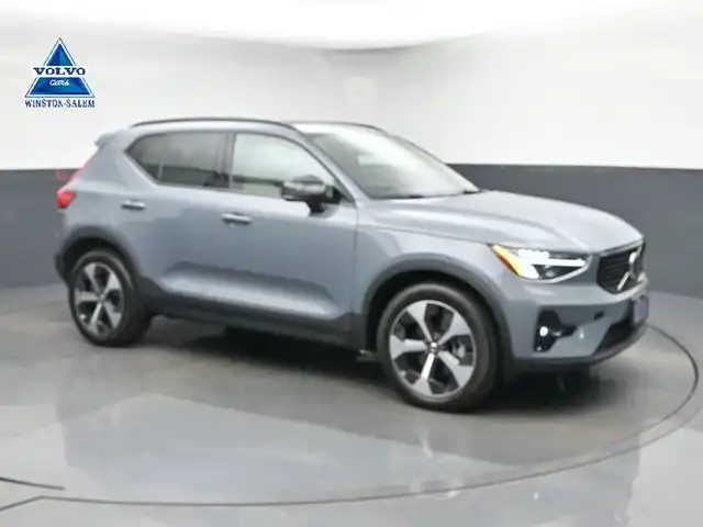 2023 Volvo XC40 B5 Plus Dark AWD's photo