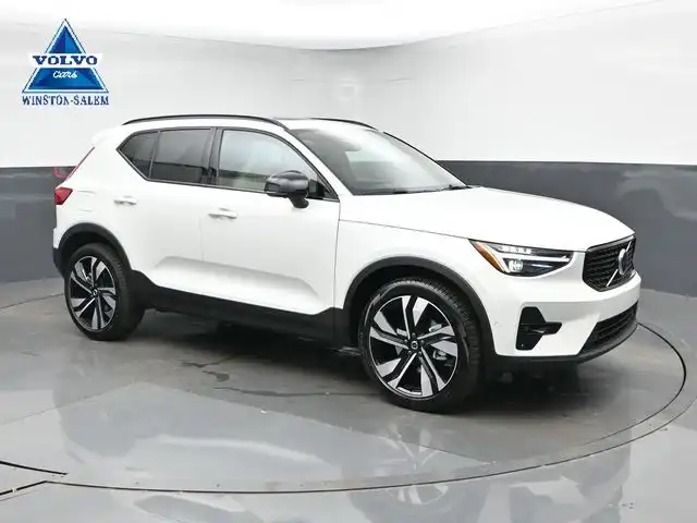 2026 Volvo XC40 B5 Ultra Dark AWD's photo