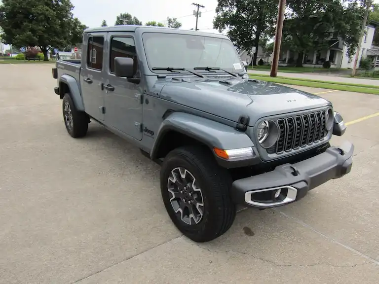 2026 Jeep Gladiator Sahara Auto's photo