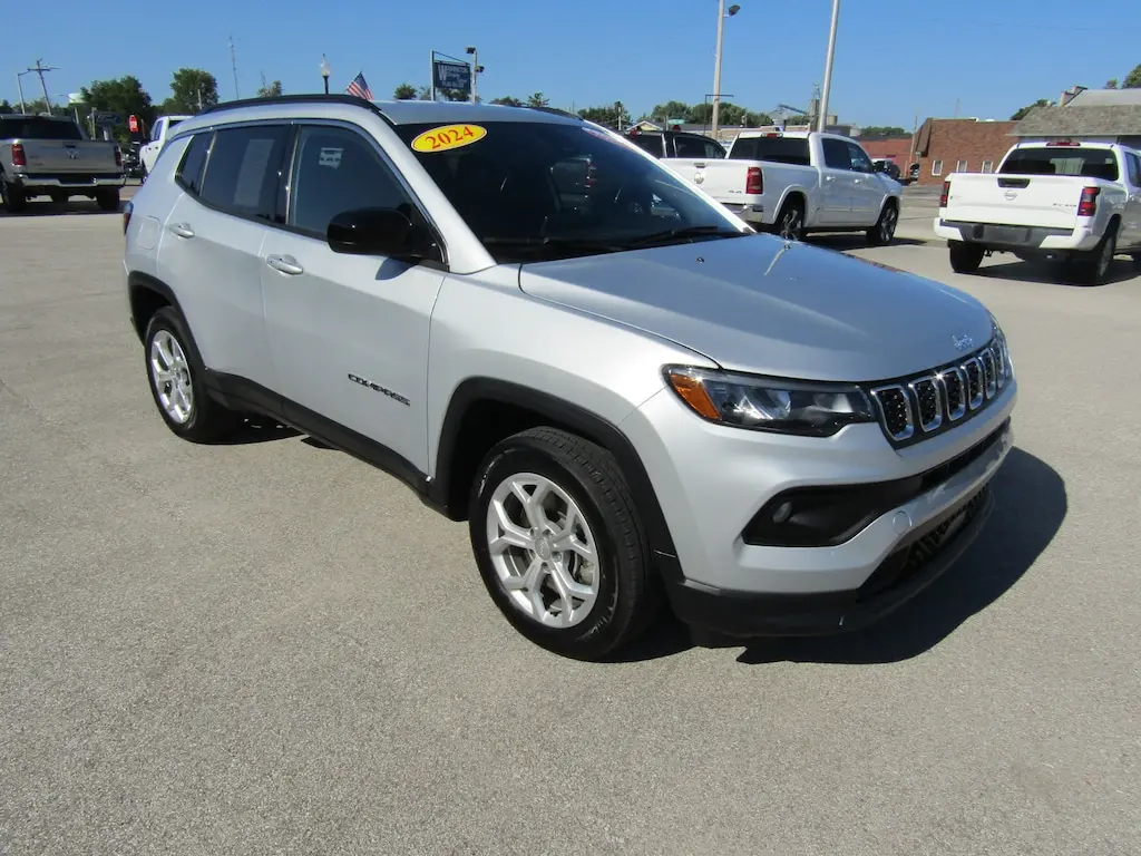 2024 Jeep Compass Latitude 4X4 photo 1