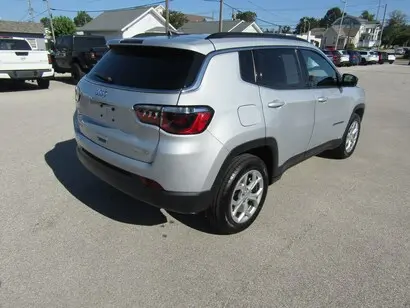 2024 Jeep Compass Latitude 4X4 photo 3