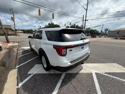 2026 Ford Explorer undefined photo 5