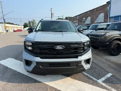 2027 Ford Expedition Active photo 3
