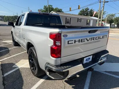 2020 Chevrolet Silverado 1500 LT Double Cab Std Box photo 4