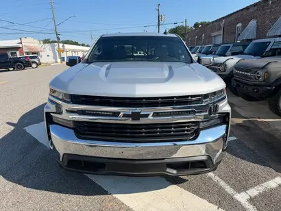 2020 Chevrolet Silverado 1500 LT Double Cab Std Box photo 3