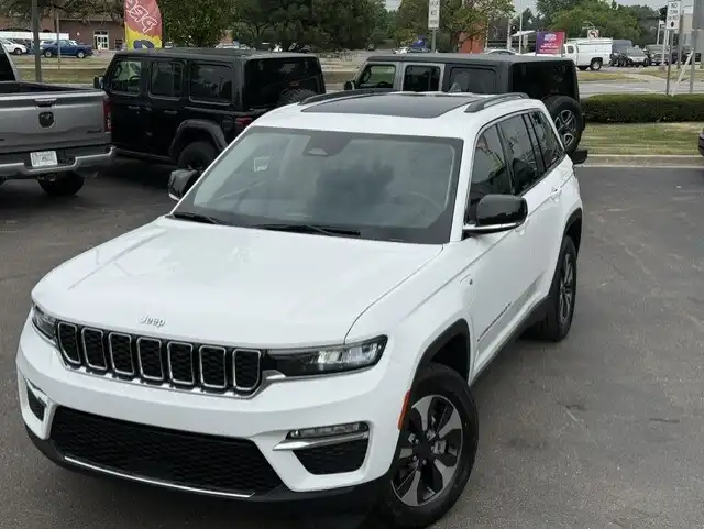 2024 Jeep Grand Cherokee 4xe 4x4's photo