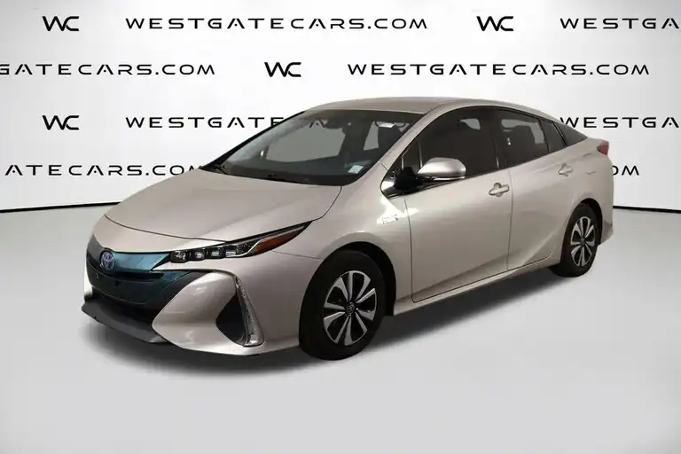 2017 Toyota Prius Prime Plus's photo