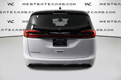 2026 Chrysler Pacifica Select photo 4