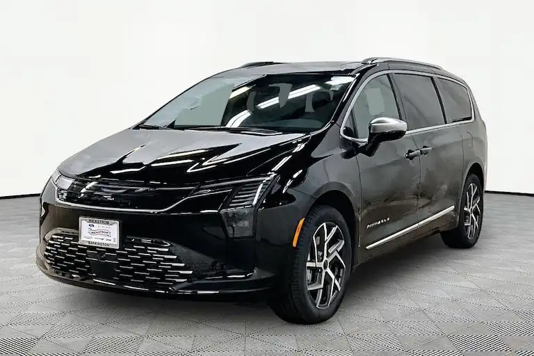 2027 Chrysler Pacifica Pinnacle AWD's photo