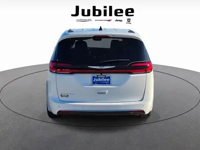 2026 Chrysler Pacifica Select photo 3