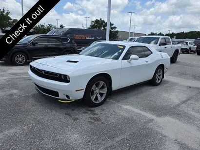 2020 Dodge Challenger SXT Auto photo 4