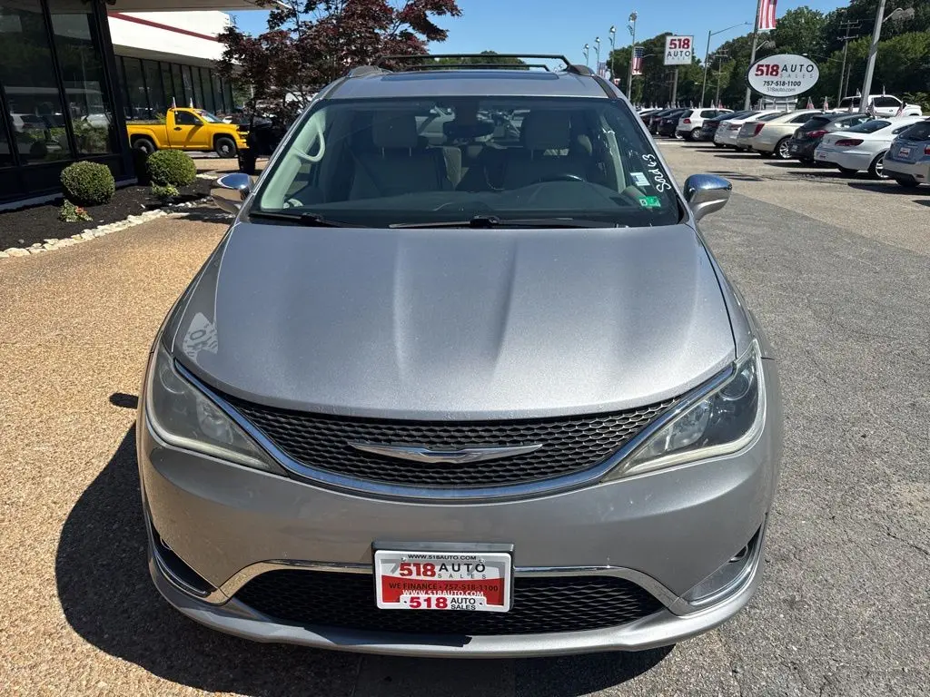 2017 Chrysler Pacifica Limited photo 4
