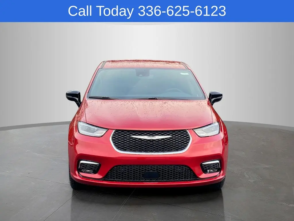 2026 Chrysler Pacifica Select photo 4